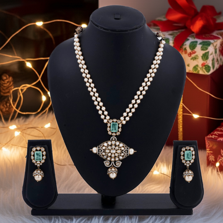 Emerald Pearl Oval Necklace