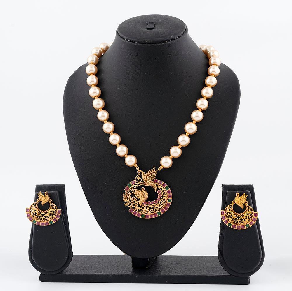 Enchanting traditional Necklace