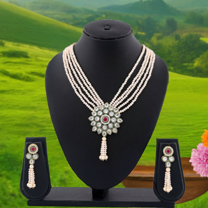 Enchanting traditional Necklace