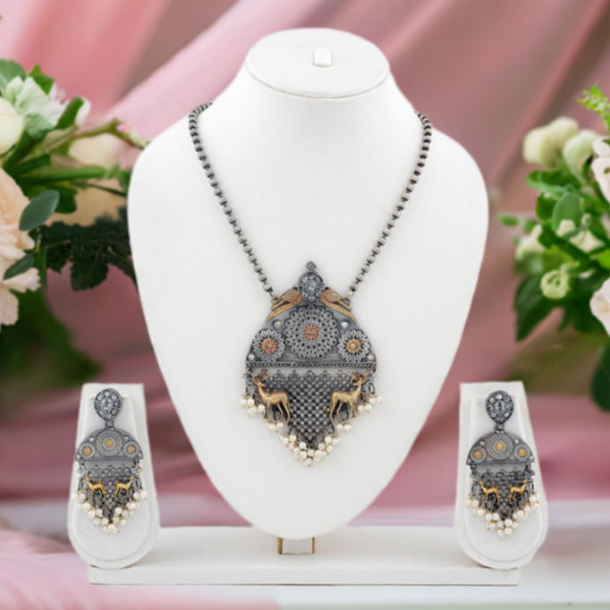 Vintage Glamour Necklace