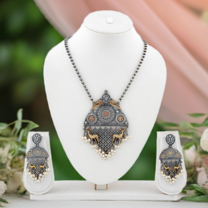 Vintage Glamour Necklace