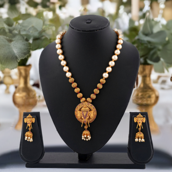 Classic Gold pearl Necklace