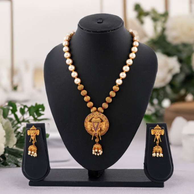 Classic Gold pearl Necklace