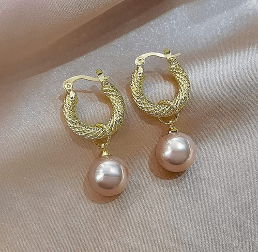 Gold plated round shaped pearl earring