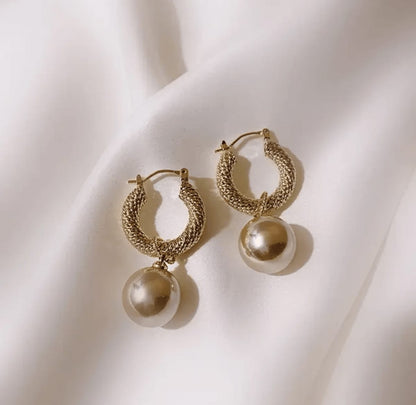 Gold plated round shaped pearl earring