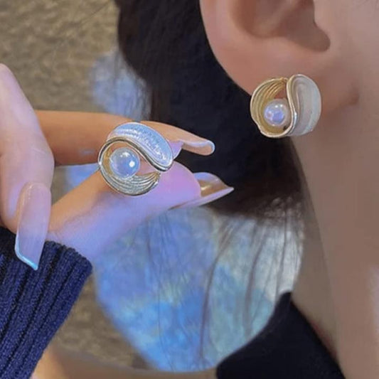Crystal pearl stud earring