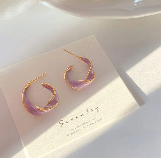 Twisted lavender crystal hoops earring