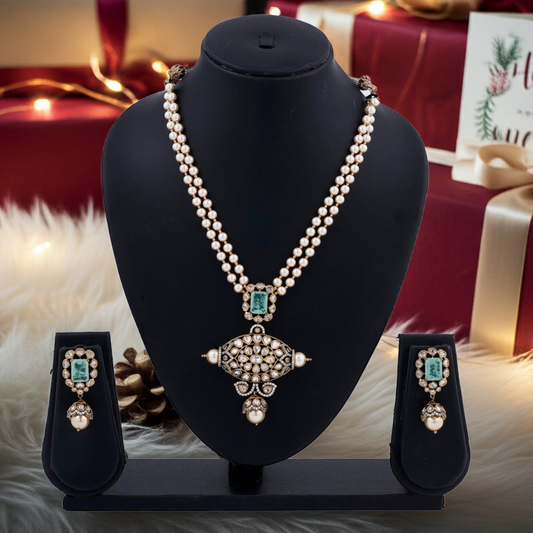 Emerald Pearl Oval Necklace