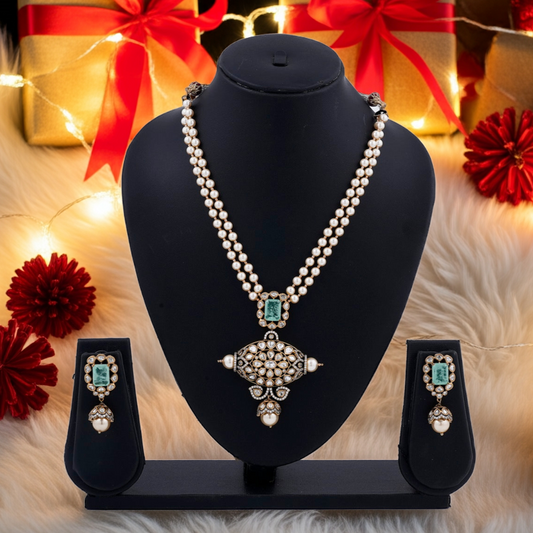 Emerald Pearl Oval Necklace