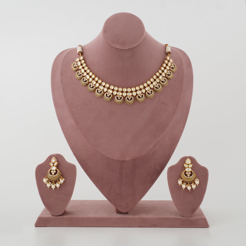 Dvirekha Gold Carving Diamond Choker Necklace Set front view