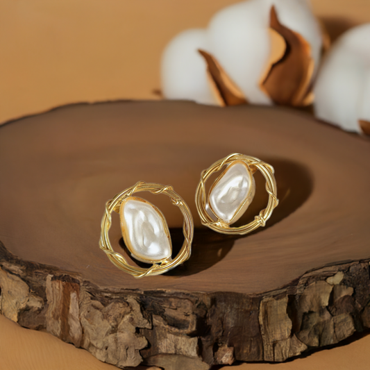 Pearl Gold Stud
