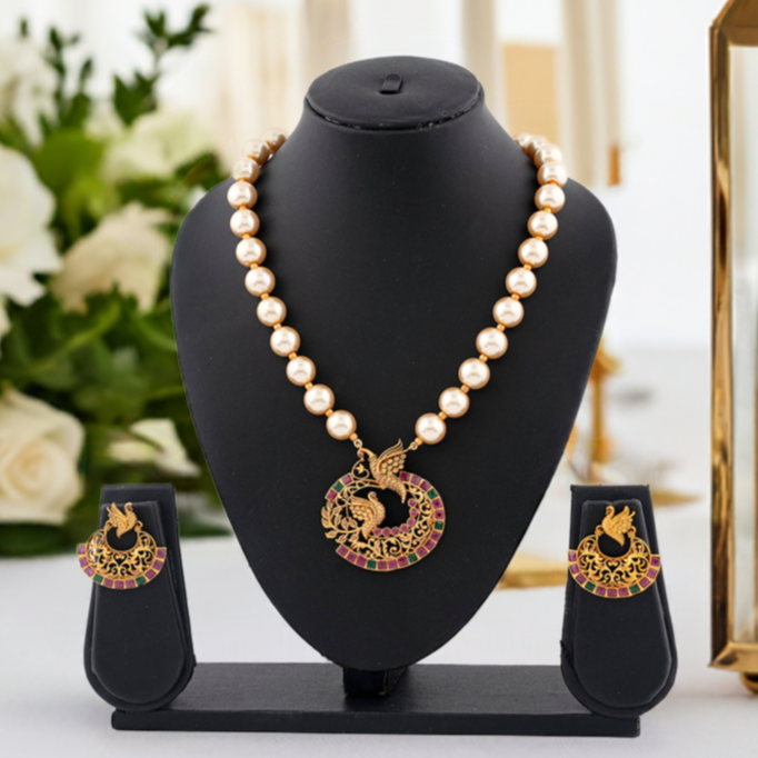 Enchanting traditional Necklace