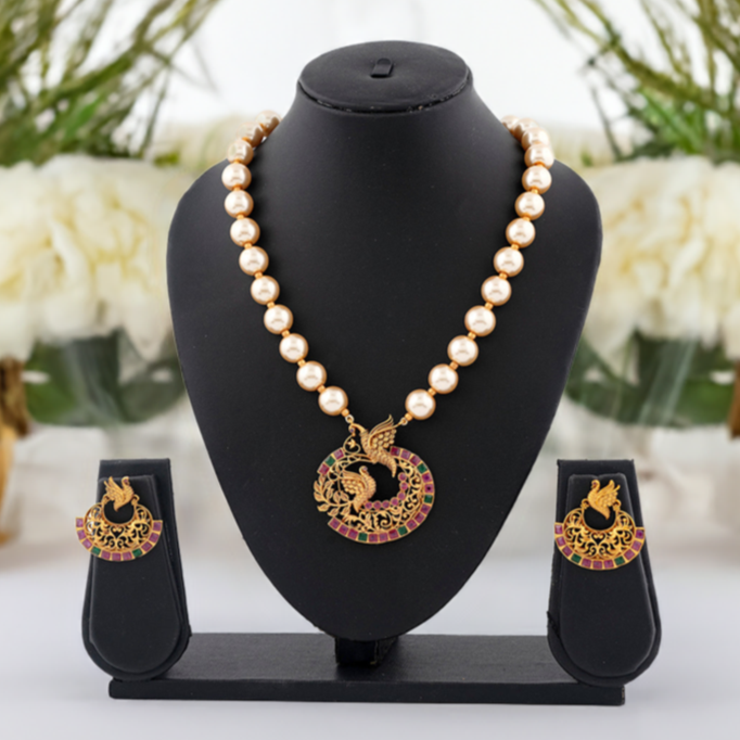 Enchanting traditional Necklace