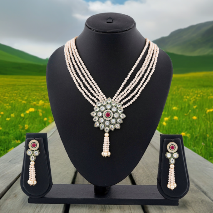 Enchanting traditional Necklace