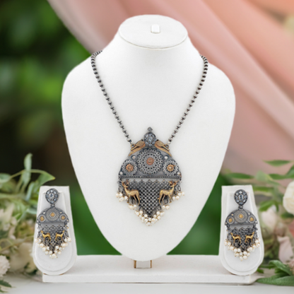 Vintage Glamour Necklace