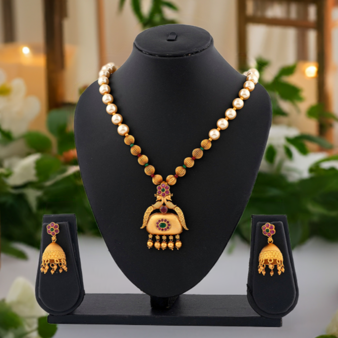 Powerful Striking Necklace