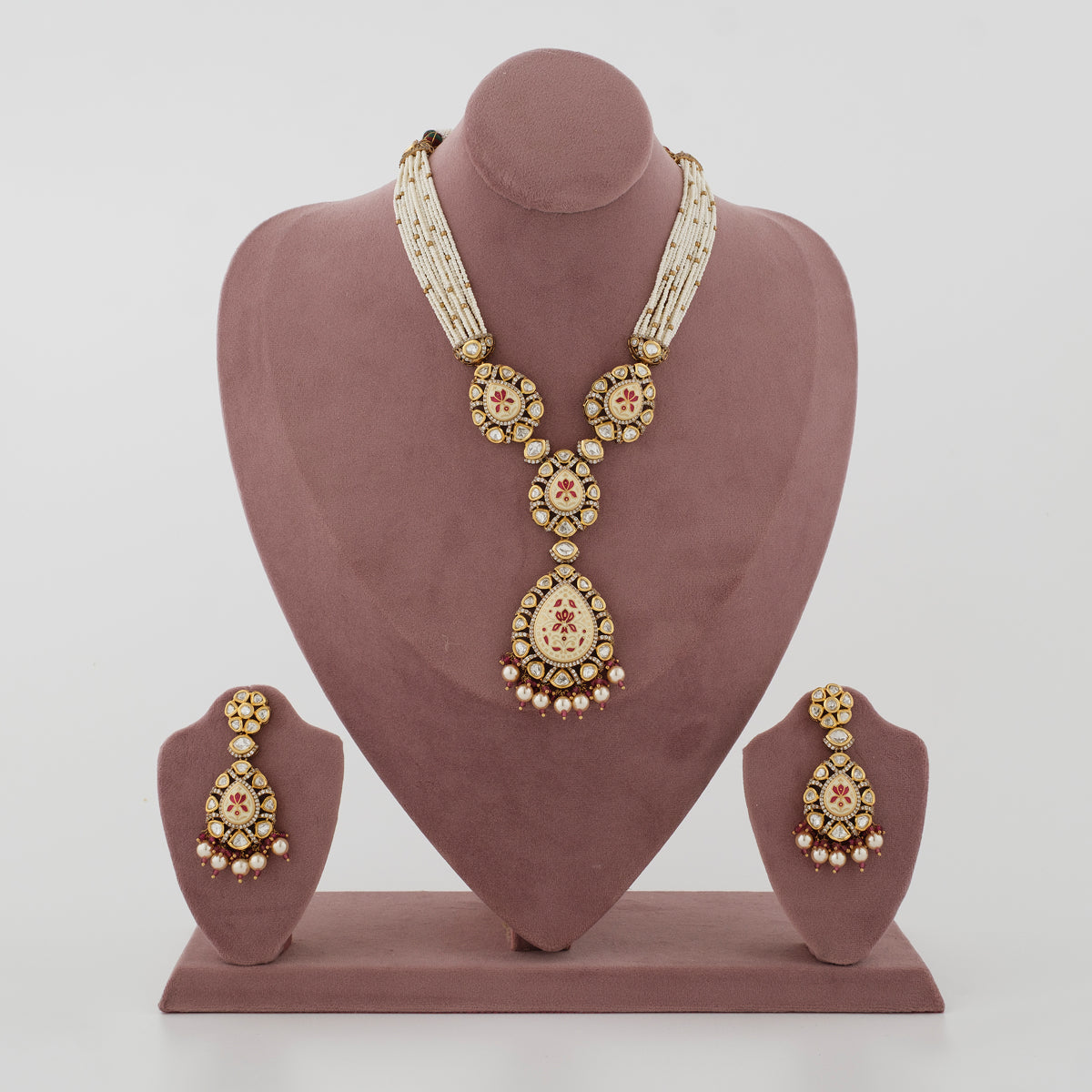 Gulnaar Ivory Rani Haar Set with matching earrings displayed on a velvet jewellery stand