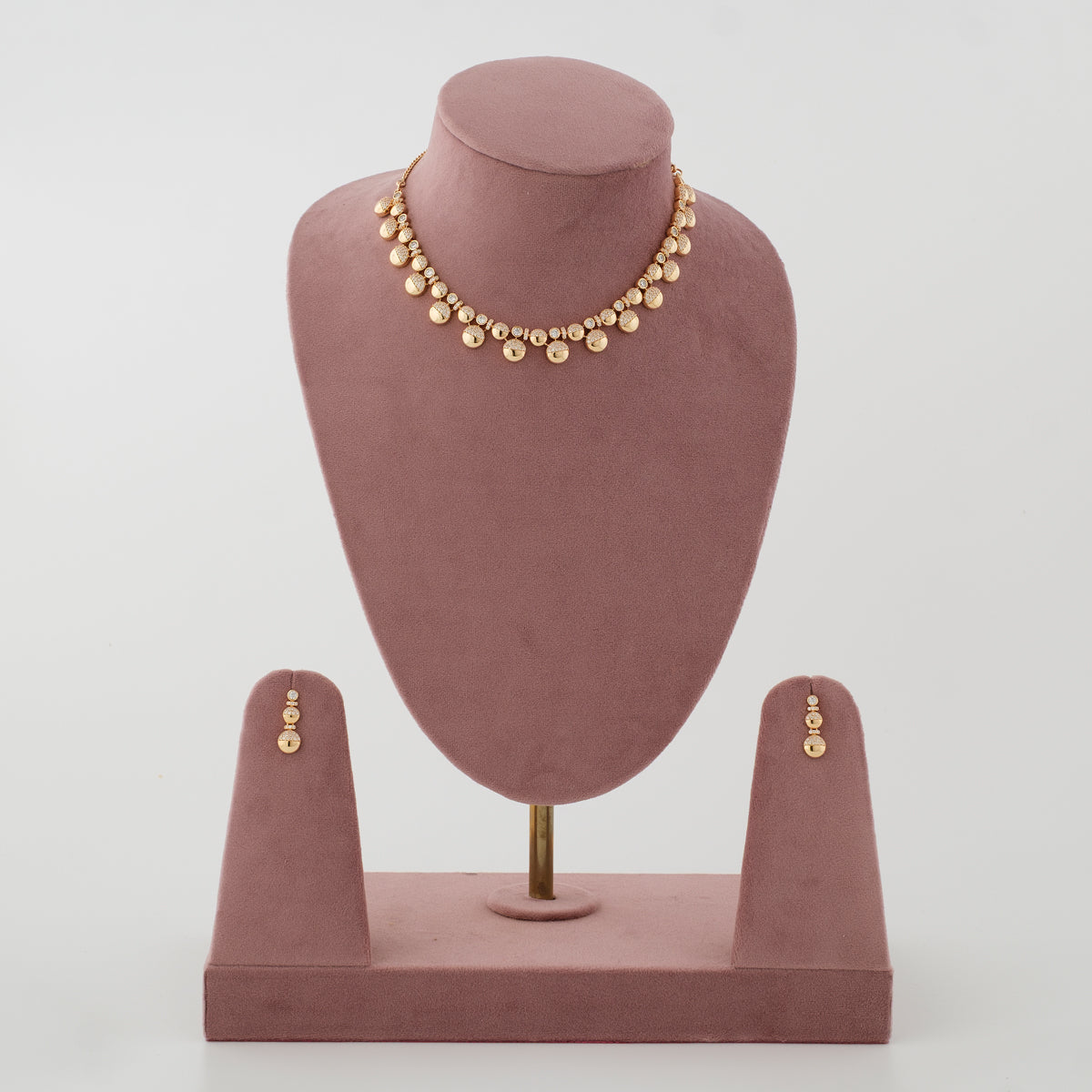 Saanvi Glossy Gold Diamond Necklace Set front view